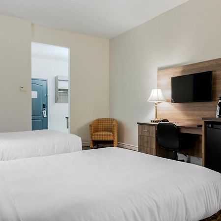 Econo Lodge Inn & Suites Montmagny Exterior photo