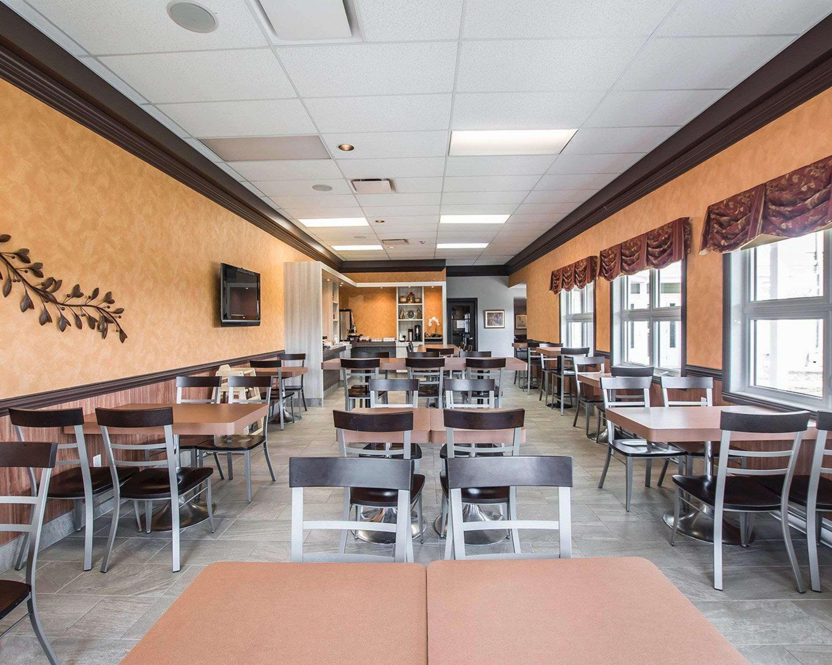 Econo Lodge Inn & Suites Montmagny Exterior photo