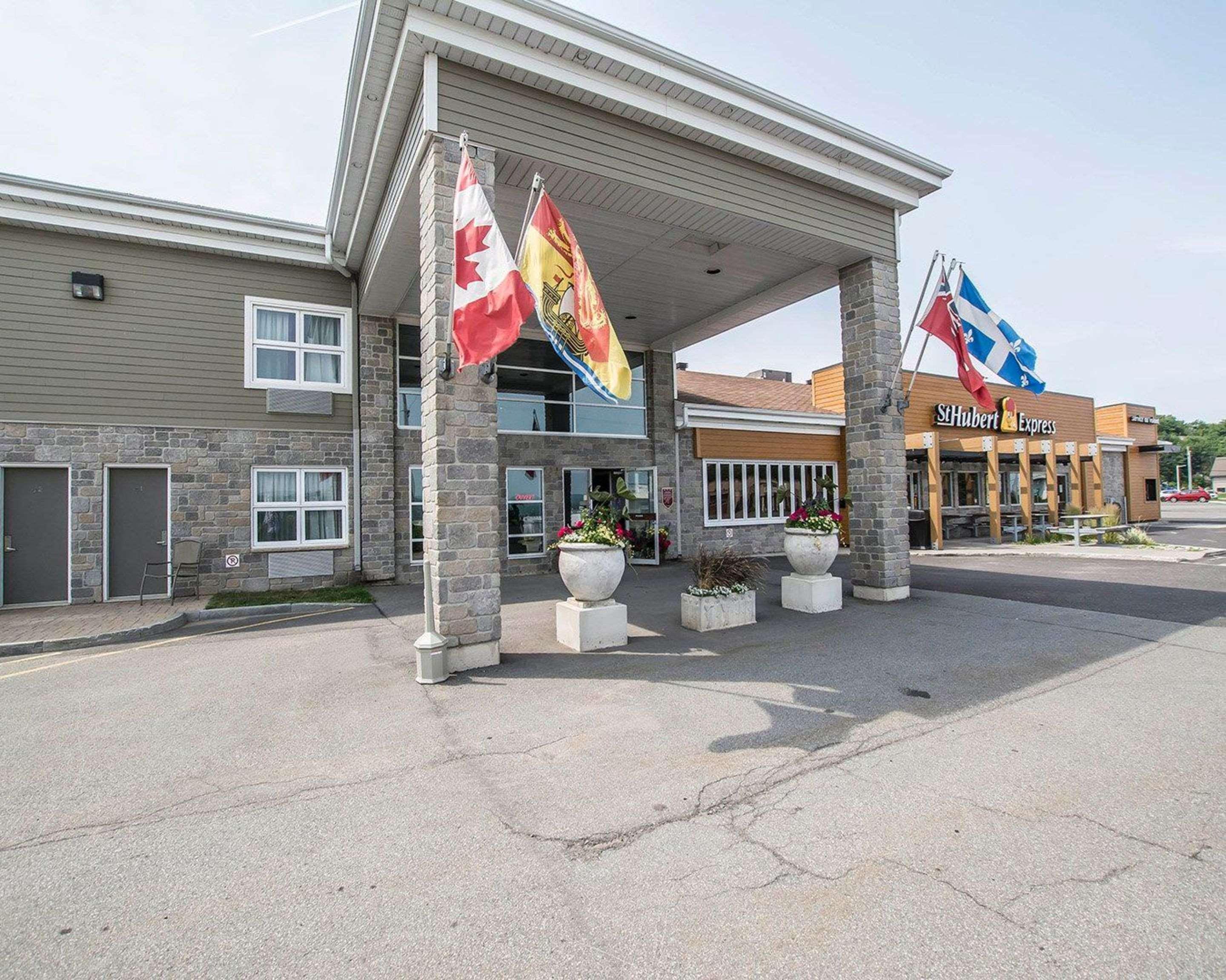 Econo Lodge Inn & Suites Montmagny Exterior photo