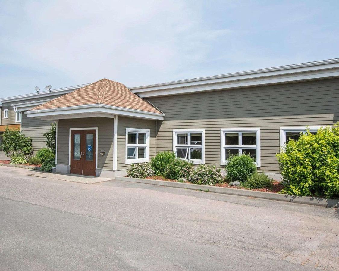 Econo Lodge Inn & Suites Montmagny Exterior photo