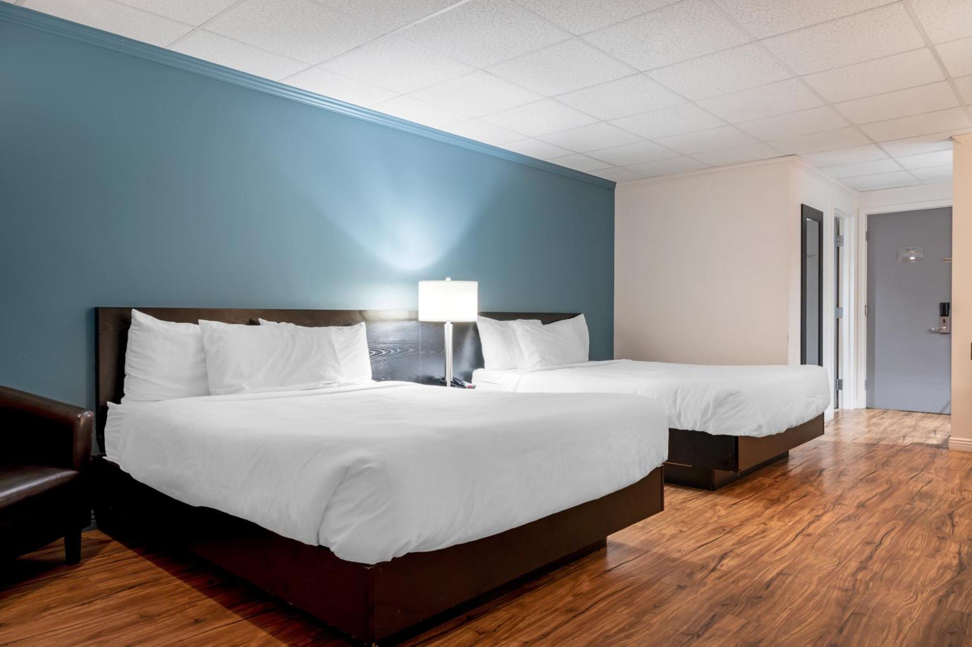 Econo Lodge Inn & Suites Montmagny Exterior photo