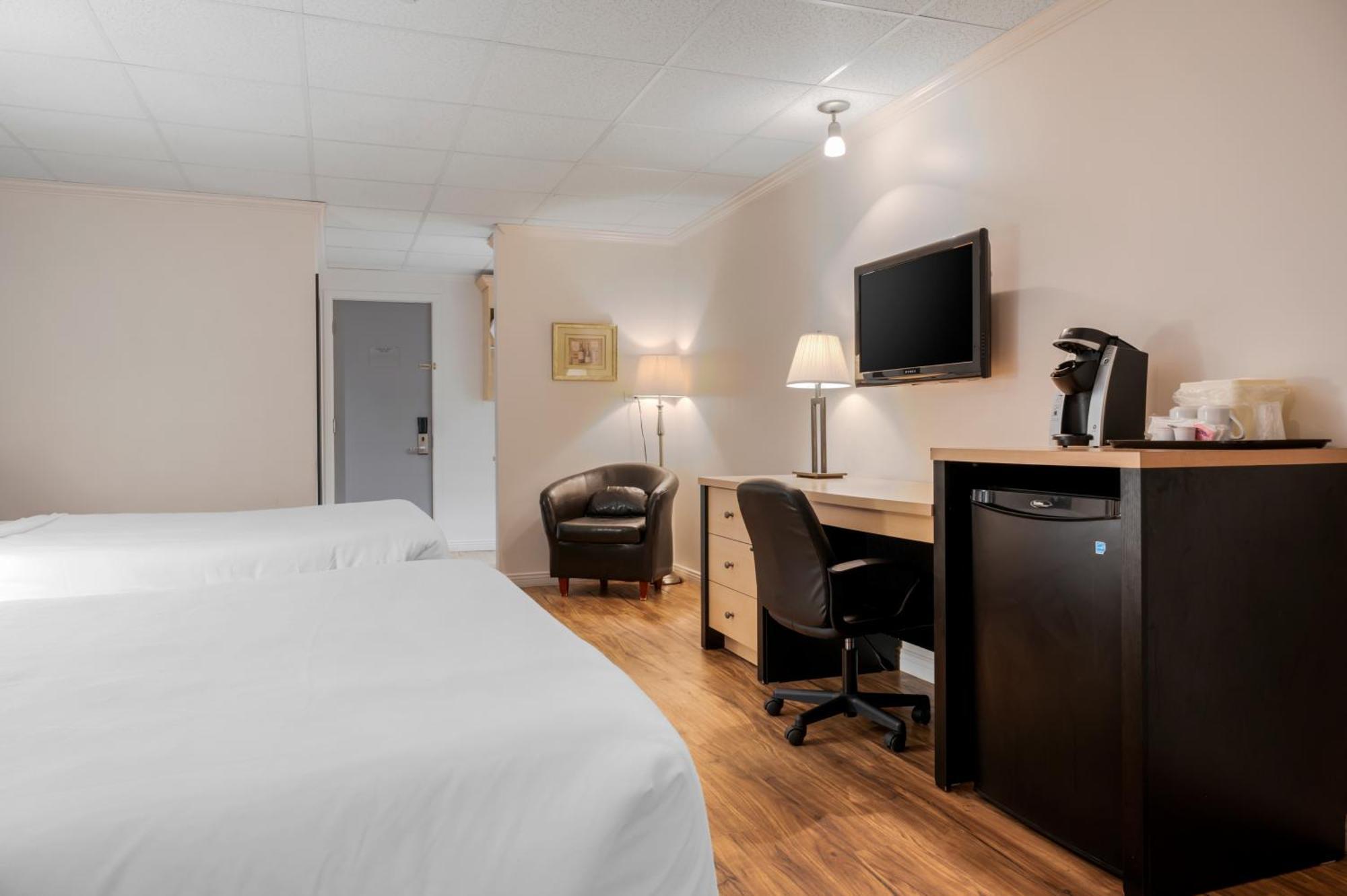 Econo Lodge Inn & Suites Montmagny Exterior photo