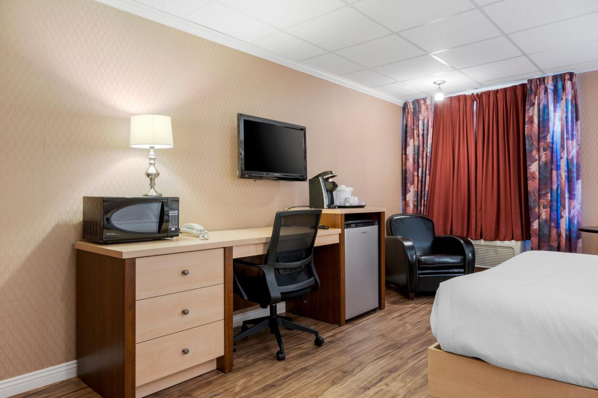 Econo Lodge Inn & Suites Montmagny Exterior photo