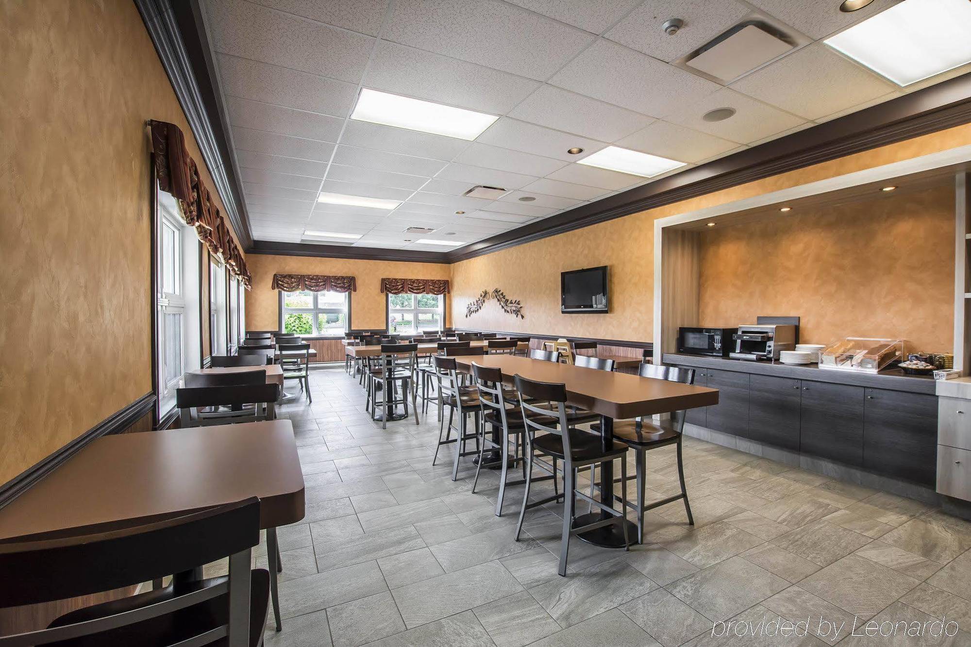 Econo Lodge Inn & Suites Montmagny Exterior photo